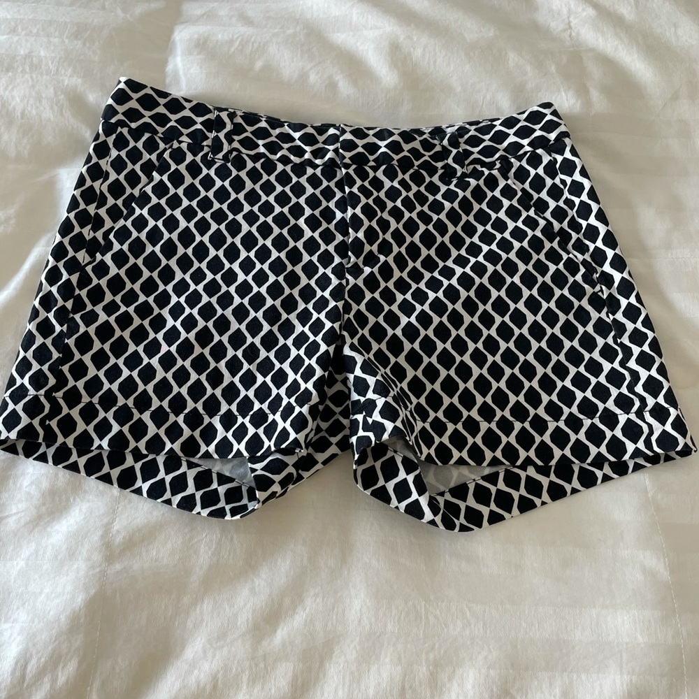 Black and white Banana Republic shorts